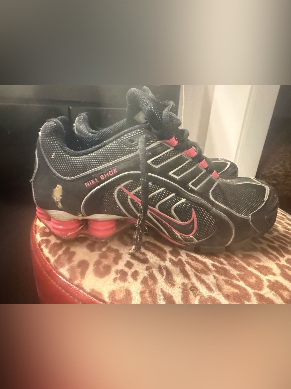 Nike Shox Women’s Size 8 Black Pink Running Shoes 356918-062